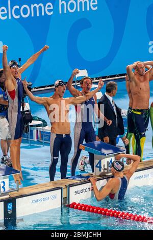 Team USA Michael Phelps -C- Peter Vanderkaay -L Ryan Lochte mit Klete Keller gewinnt die Goldmedaille im 4 × 200 Meter langen Finale der Männer in der Freistil-Staffel Stockfoto