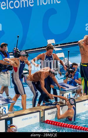 Team USA Michael Phelps -C- Peter Vanderkaay -L Ryan Lochte mit Klete Keller gewinnt die Goldmedaille im 4 × 200 Meter langen Finale der Männer in der Freistil-Staffel Stockfoto