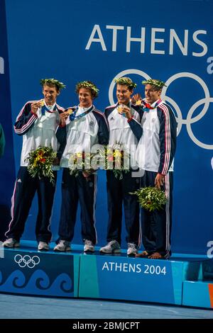 Team USA L-R Michael Phelps, Ryan Lochte, Peter Vanderkaay, Klete Keller gewinnt die Goldmedaille im 4 × 200 Meter langen Finale der Männer in der Freistil-Staffel Stockfoto