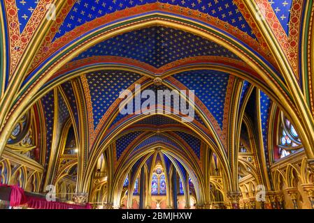 Innenraum der unteren Kapelle von Sainte-Chapelle in Paris, Frankreich Stockfoto