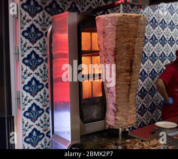Es wurde fotografiert, die traditionelle Fleisch-Rotary. Traditioneller Geschmack einzigartig für Türken. Nahaufnahme. Stockfoto