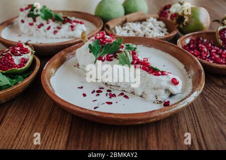 Chiles en Nogada und Zutaten, Chile Poblano traditionelle mexikanische Küche in Puebla Mexiko Stockfoto