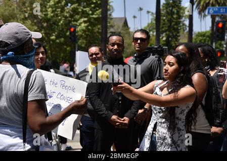 Los Angeles, CA/USA - 8. Mai 2020: Medieninterviews während des Anti Covid-19 Quarantäneprotestes vor DEM Haus von LA Bürgermeister Garcetti Stockfoto