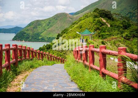 Fu Shan Wanderweg über dem Dorf Tai O auf der Insel Lantau in Hongkong Stockfoto