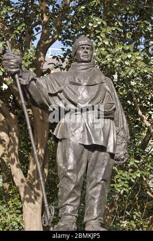 Denkmal Statue von Robert Falcon Scott, Kapitän Scott, der mit vier Kollegen Entdecker starb, während der Rückkehr vom Südpol im Jahr 1912. Stockfoto