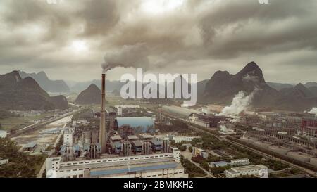 Luftaufnahme der Aluminiumoxid-Fabrik Stockfoto