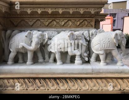 Jabalpur, Madhya Pradesh/Indien: 23. November 2019 - Skulptur eines Elefanten am Pisanhari Ki Madhiya, Jabalpur Stockfoto