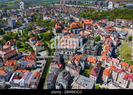 Luftaufnahme des Stadtzentrums von Klodzko in Polen. Stockfoto