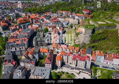 Luftaufnahme des Stadtzentrums von Klodzko in Polen. Stockfoto