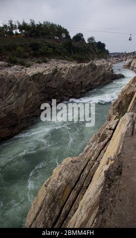 Narmada Fluss zwischen Marble Rocks, Jabalpur, Madhya Pradesh/Indien Stockfoto