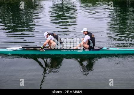 Die Athleten in Deutschland sind acht in zwei Gruppen. GES./ Training Deutschland-Achter, Dortmund 10. Mai 2020 GES/Training der deutschen Acht Rudern, Dortmund. 05/10/2020 weltweit Stockfoto