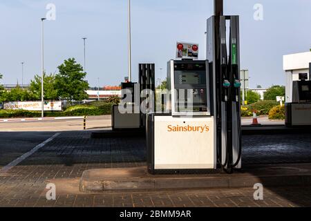 Leere Sainsbury's Tankstelle,Tankstelle, Kraftstoffpumpe, Station, Fossile Brennstoffe, Benzin, Lager, Tanken,Dieselkraftstoff, Dämmerung, Brennstoff und Strom, Stockfoto