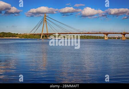 Nördliche Brücke (ehemalige Moskowskyj-Brücke) in Kiew, Ukraine Stockfoto