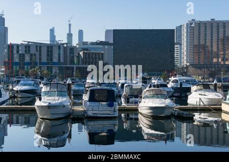 Melbourne, Australien - 14. Juni 2017: Melbourne docklands mit Marina Waterfront Eigentum und Yachten Stockfoto