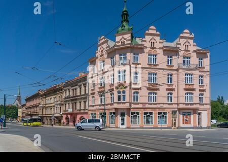 Pilsen, Tschechische Republik - 26. Mai 2018: Pilsen oder Pilsen Stadtbild mit alten historischen Gebäuden und Verkehr Stockfoto