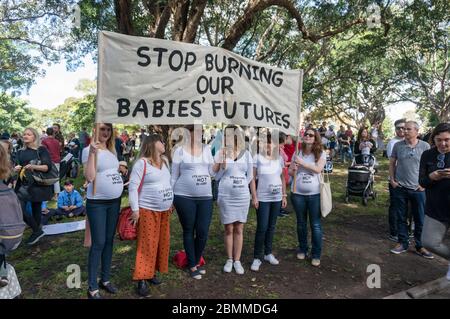 Sydney, Australien - 20. September 2019: Schwangere Frauen mit Transparenten zum Klimawandel streiken in Sydney Stockfoto