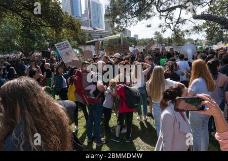 Sydney, Australien - 20. September 2019: Menschen mit Transparenten und Plakaten zum Klimawandel streiken in Sydney Stockfoto