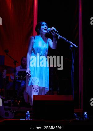 Anni B Sweet beim Konzert 'Estrellas de Fuengirola' - Mare Nostrum Musik Schlosspark. Fuengirola, Málaga, Spanien. Stockfoto