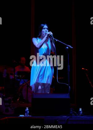 Anni B Sweet beim Konzert 'Estrellas de Fuengirola' - Mare Nostrum Musik Schlosspark. Fuengirola, Málaga, Spanien. Stockfoto