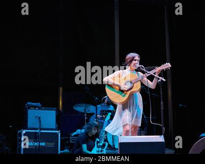 Anni B Sweet beim Konzert 'Estrellas de Fuengirola' - Mare Nostrum Musik Schlosspark. Fuengirola, Málaga, Spanien. Stockfoto