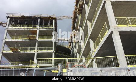 Neue Bürobaustelle mit Kran Stockfoto