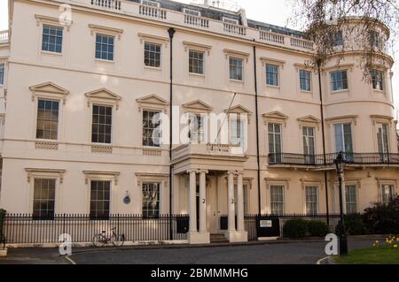 London, Großbritannien - 9. April 2011: Historisches Heim des Feldmarschalls Earl Kitchener, Armeekommandant und Kriegsminister bei Ausbruch des 1. Weltkriegs. Regen Stockfoto