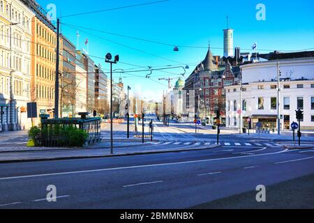 Helsinki, Finnland. 10. Mai 2020, Muttertag. Normalerweise sind die geschäftigen Erottaja und Mannerheimintie Street in Helsinki während der Coronavirus-Pandemie sehr ruhig. Stockfoto