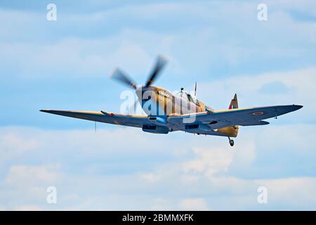 Supermarine Spitfire Mk LF IXe MK356 (Schlacht von Großbritannien Memorial Flight) in Wüste Tarnung. Stockfoto