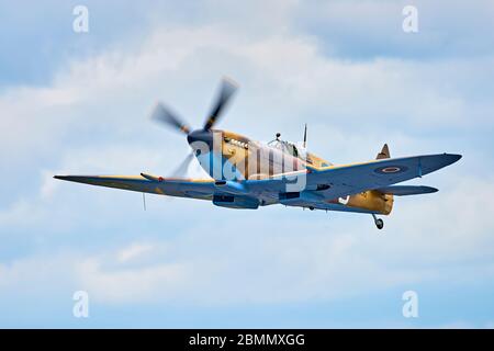 Supermarine Spitfire Mk LF IXe MK356 (Schlacht von Großbritannien Memorial Flight) in Wüste Tarnung. Stockfoto