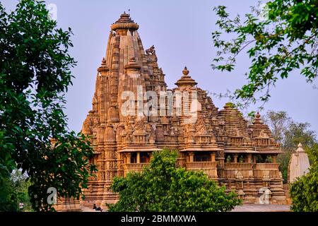 Indien, Madhya Pradesh Zustand, Khajuraho, UNESCO Welterbe, die Khajuraho Gruppe der Denkmäler ist eine Gruppe Hindu-Tempel und Jain-Tempel, Vishvana Stockfoto