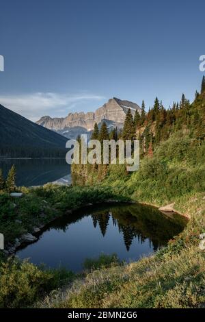 Kleiner Teich am Rande des Sees Josephine im Gletscher Stockfoto