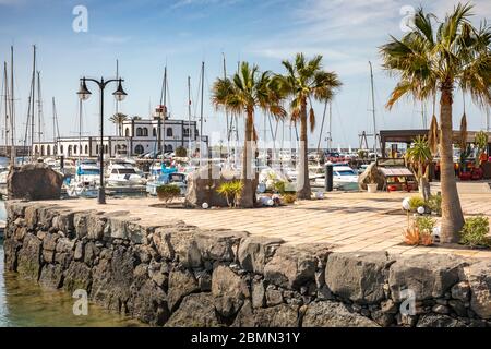 Blick auf die Marina Rubicón, Playa Blanca im Süden von Lanzarote, Kanarische Inseln, Spanien, España. Stockfoto