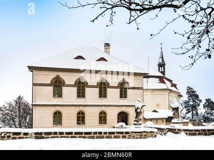 Hotel Waldstein (Wallenstein) Burgruinen in Český ráj (Böhmisches Paradies), in Liberecky Kraj (Reichenberg), Tschechische Republik Stockfoto