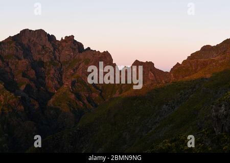 Sonnenaufgang auf Achada do Teixeira auf Madeira Stockfoto