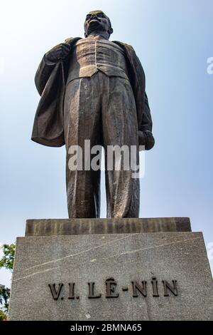 HANOI, VIETNAM, APR 20 2019, die Skulptur von Lenin im Lenin Park in Hanoi, Vietnam. Stockfoto