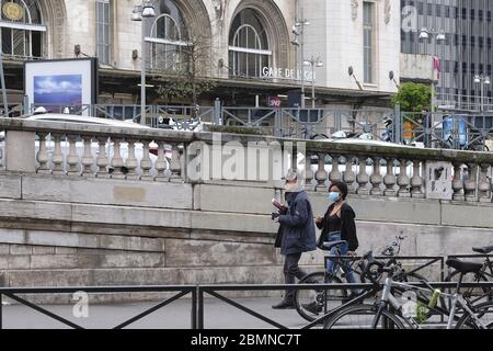 Paris, Frankreich. Mai 2020. Der letzte Tag der Gefangenschaft in Paris Frankreich respektiert die Mehrheit der Pariser die Verpflichtung, zu Hause zu bleiben.die Geschäfte und Straßen von Paris sind verlassen.die Franzosen bereiten sich auf die Dekaination vor, die der Präsident der Republik Emmanuel Macron ab Mai 11 angekündigt hat.Quelle: Pierre Stevenin/ZUMA Wire/Alamy Live News Stockfoto