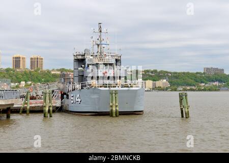 Baylander (IX-514), vor Anker in West Harlem Piers Stockfoto