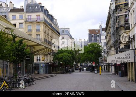 Paris, Frankreich. Mai 2020. Der letzte Tag der Gefangenschaft in Paris Frankreich respektiert die Mehrheit der Pariser die Verpflichtung, zu Hause zu bleiben.die Geschäfte und Straßen von Paris sind verlassen.die Franzosen bereiten sich auf die Dekaination vor, die der Präsident der Republik Emmanuel Macron ab Mai 11 angekündigt hat.Quelle: Pierre Stevenin/ZUMA Wire/Alamy Live News Stockfoto