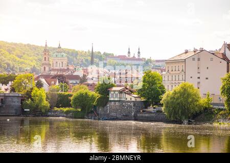 Blick auf die Prager Altstadt über der Moldau, Tschechische republik Stockfoto