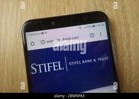 Die Webseite der Stifel Bank (www.stifelbank.com) wird auf dem Smartphone angezeigt Stockfoto