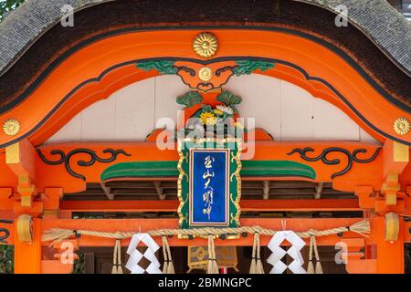 Kyoto / Japan - 24. März 2018: Architektonische Details am Fushimi Inari Shinto Schrein in Kyoto, Japan Stockfoto