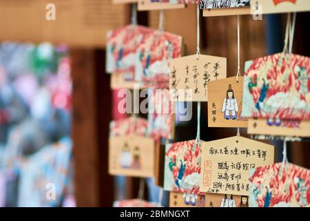 Kyoto / Japan - 13. April 2018: EMA, kleine Holztafeln (Gebetskarten) am Shinto-Schrein in Kyoto, Japan Stockfoto