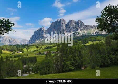 Die Dolomiten. Mt Pomagagnon von der Nähe Cortina d'Ampezzo, Provinz Belluno, Italien. Die Dolomiten sind ein UNESCO-Weltkulturerbe, Stockfoto