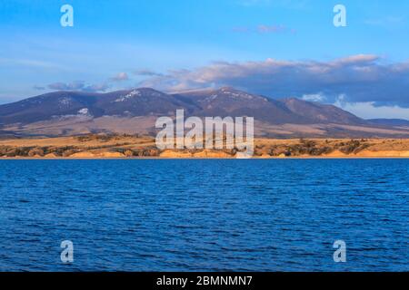 canyon Ferry See unterhalb der großen Gürtelberge in der Nähe von winston, montana Stockfoto