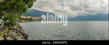 WDE-Winkelpanorama. Blick auf die schweizer Promenade, die alpine riviera und die Genferseenlandschaft in Montreux in DER SCHWEIZ. Stockfoto