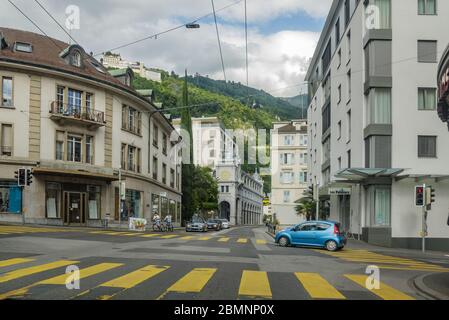 Montreux,SCHWEIZ-Schweiz - 26. Juni 2016: Aus dem Auto geschossen. Montreux ist eine Gemeinde und eine Schweizer Stadt am Ufer des Genfersees am Ufer des Ufers Stockfoto