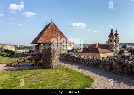 Eger, Ungarn - 04 26 2020: Der Schmiedeturm der Eger Burg, Ungarn an einem sonnigen Nachmittag. Stockfoto