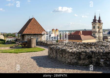 Eger, Ungarn - 04 26 2020: Der Schmiedeturm der Eger Burg, Ungarn an einem sonnigen Nachmittag. Stockfoto