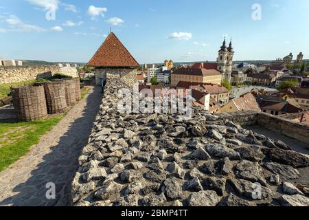 Eger, Ungarn - 04 26 2020: Der Schmiedeturm der Eger Burg, Ungarn an einem sonnigen Nachmittag. Stockfoto