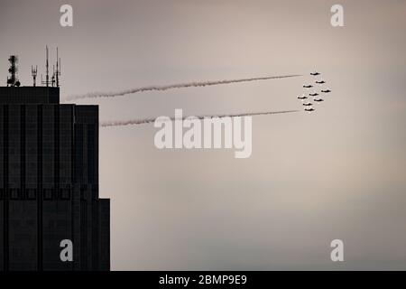 RCAF Snowbirds führen Luftakrobatik über London Ontario in der Operation Inspiration Stockfoto